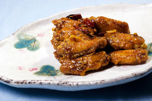 Koreańskie pikantne skrzydełka z kurczaka