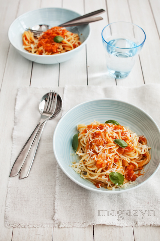 MK spaghetti z pomidorami i pieczonym baklazanem
