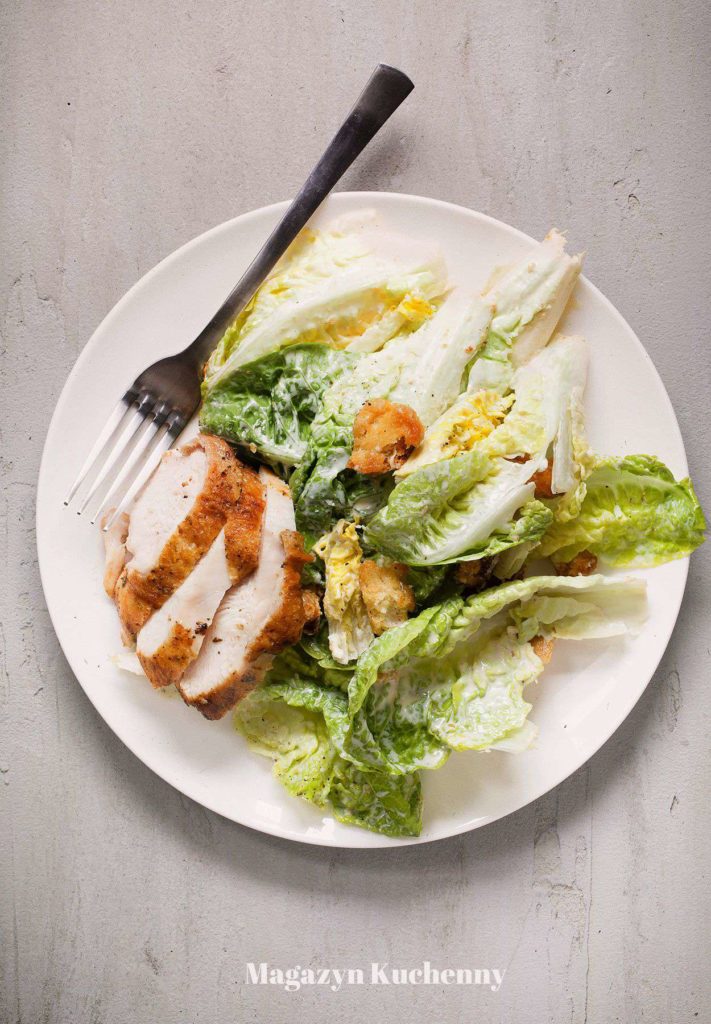 salatka Cezara z kurczakiem